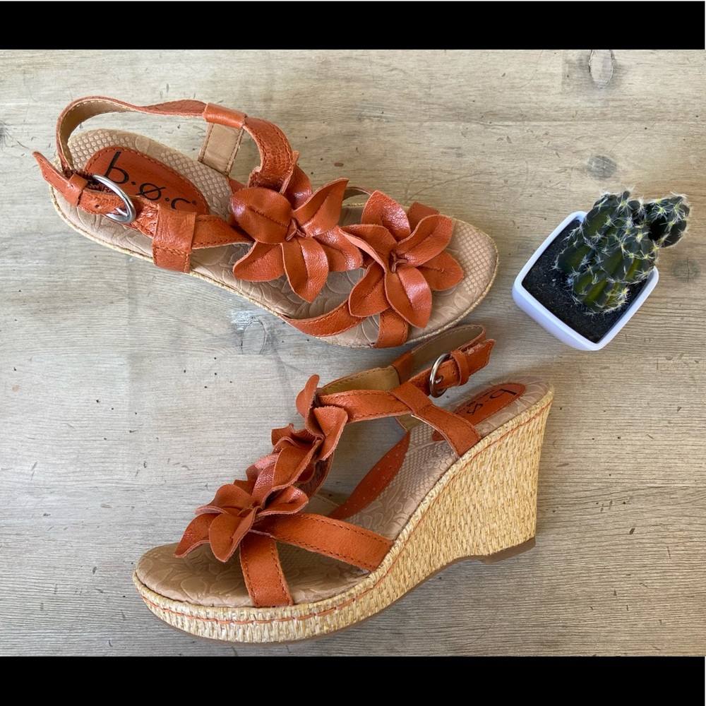 boc brand * Orange leather hibiscus flower wedge